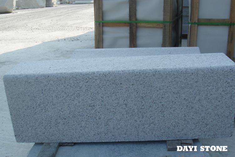 Finland Stairs Top front R2cm and two short edges fine picked othes sawn 100-120x30x20cm - Dayi Stone